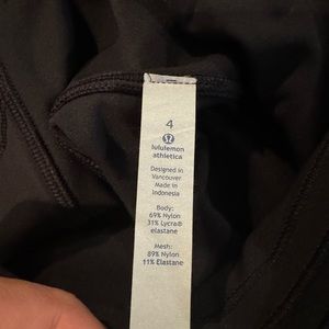Lulu Lemon Black Capri leggings size 4